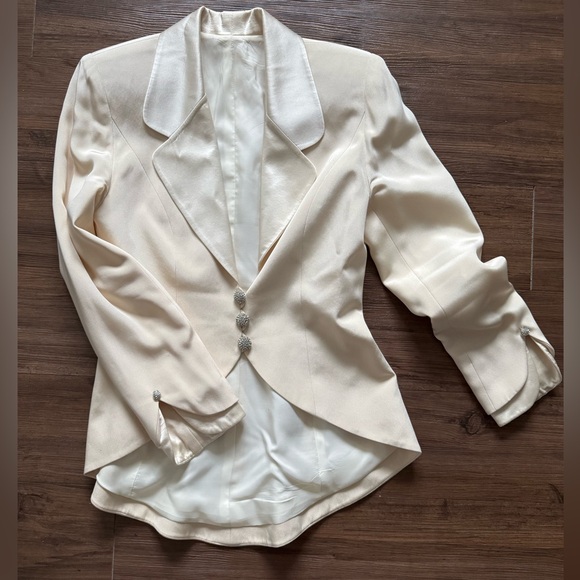 Vintage Jackets & Blazers - VINTAGE SILK STATEMENT BLAZER